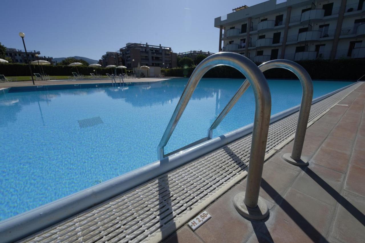 Le Residenze Di Santa Costanza - Mirto/Corbezzolo Aparthotel San Vincenzo Bagian luar foto